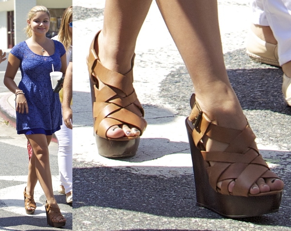 Ariel Winter sporting a pair of strappy brown wedges with her casual blue dress