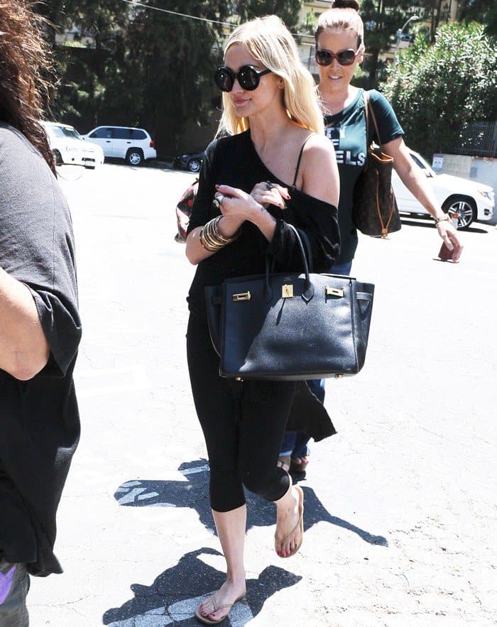 On July 8, 2013, at the dance studio, Ashlee Simpson sported Wildfox Twiggy frame sunglasses, a black Hermes Birkin bag, and Trove Tkees open-toe sandals in Sunkissed