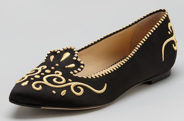 Made of silk satin, they feature crown-shaped vamps and golden metallic embroidery with a scroll pattern