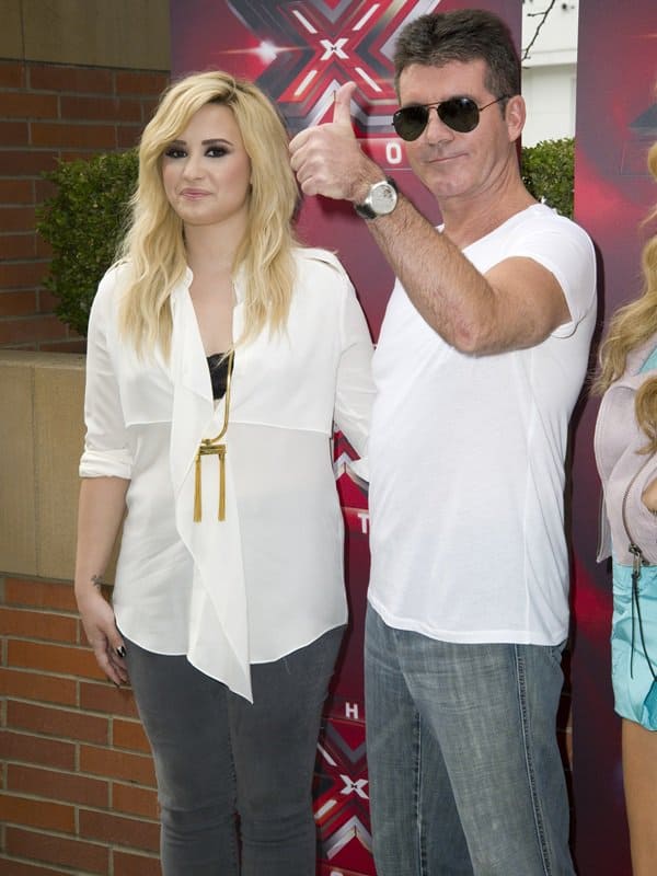 Demi Lovato radiates confidence in curve-enhancing, chic gray skinny jeans, exemplifying her fashion-forward approach