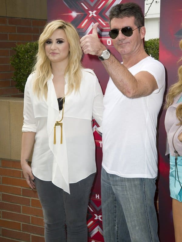 Demi Lovato radiates confidence in curve-enhancing, chic gray skinny jeans, exemplifying her fashion-forward approach