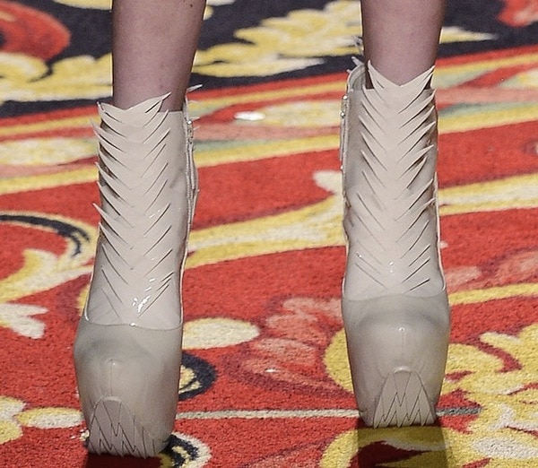 Funky 3D-printed shoes by van Herpen for Voltage