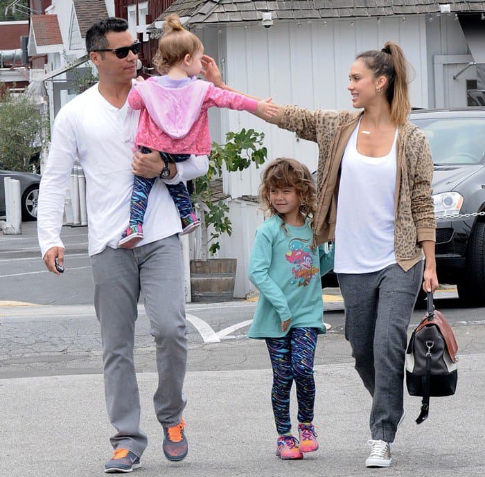 Jessica Alba effortlessly chic in casual attire, accessorizing with her signature pieces while leaving a family brunch at Brentwood Country Mart in Los Angeles on July 21, 2013