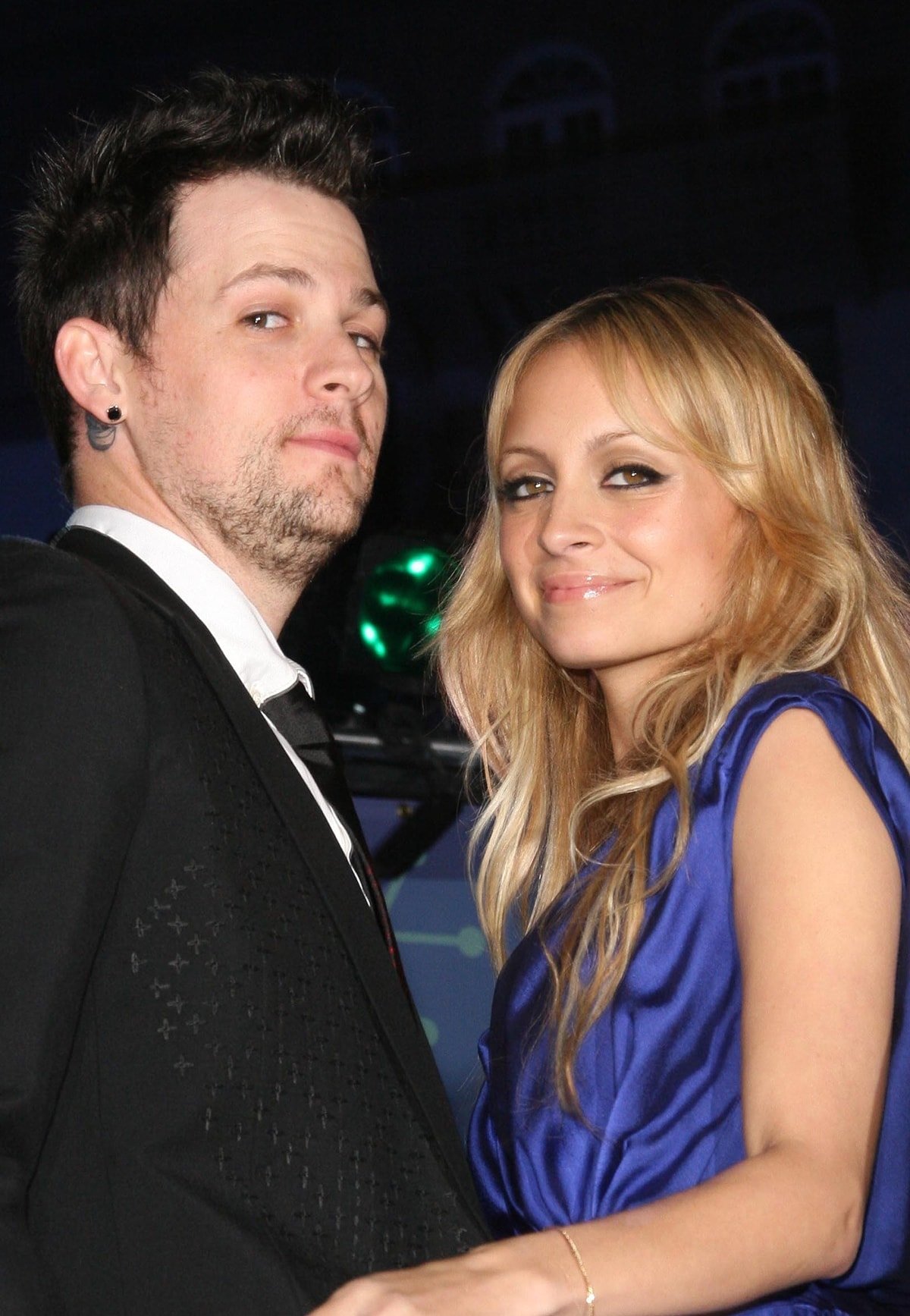 Joel Madden is notably taller than Nicole Richie, standing at 5 feet 7 inches (170.2 cm) compared to her height of 5 feet 1 inch (154.9 cm), resulting in a noticeable height difference of approximately 6 inches (15.3 cm)
