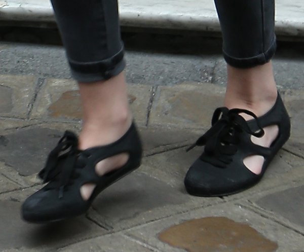 Kristen Stewart's black bathing shoes, inspired by Victorian swimming shoes, designed with diamond-cut patterned plastic for style and comfort