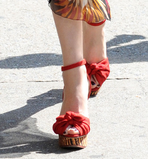 Florence Welch shows off her toes in red summer wedge sandals