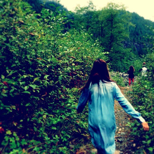 Selena Gomez embraces the great outdoors during her Canadian tour
