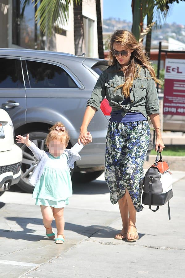 On August 25, 2013, at Le Pain Quotidien, Jessica Alba sported a chic outfit featuring a Current/Elliott army green shirt, Yosi Samra bronze flip flops, Elizabeth and James sunglasses, and a Diane von Furstenberg leather satchel in saddle, chalk, and black