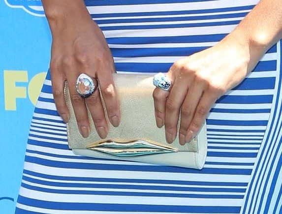 Accessorizing with flair, Jordin Sparks carries a Diane von Furstenberg 'Flirty Lips' clutch and glitters in Swarovski jewelry at the 2013 Teen Choice Awards