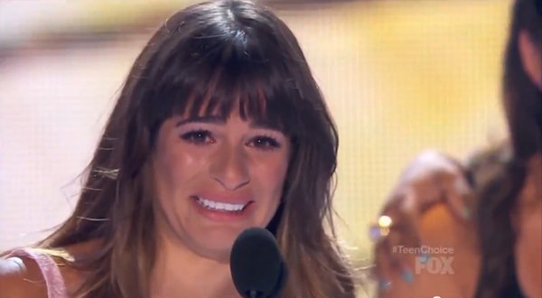 An emotional Lea Michele dedicated her Teen Choice Award To Cory Monteith