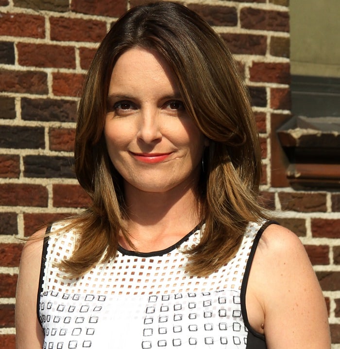 Tina Fey was spotted outside the 'Late Show with David Letterman' studio looking particularly hot in a Reed Krakoff fitted dress