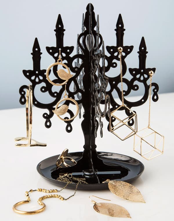 Shadow of an Haute Jewelry Stand