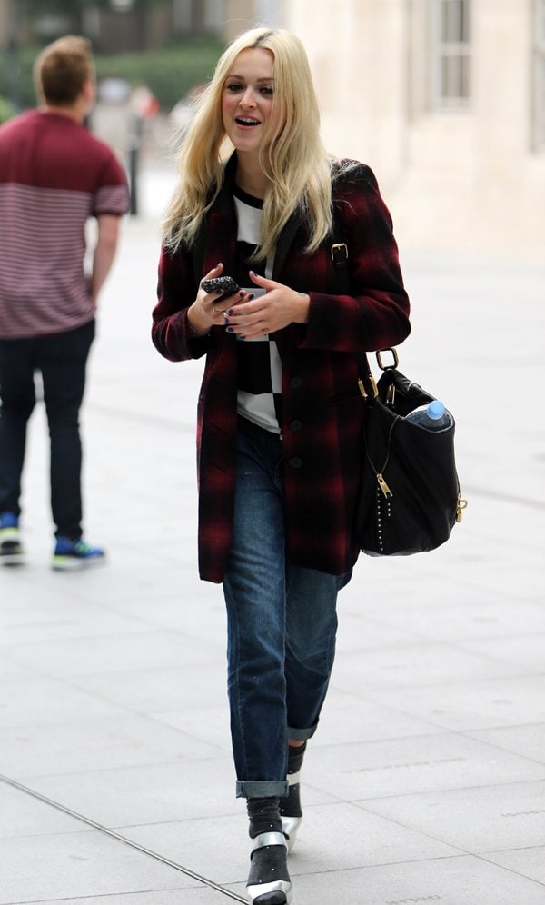 Fearne Cotton effortlessly styles a cozy tartan coat with cuffed boyfriend jeans, metallic platform sandals, and socks for a chic autumn look