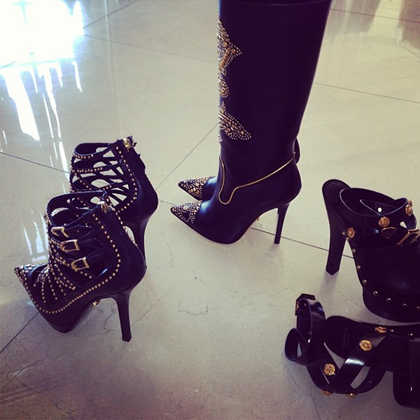 Nicki Minaj showing off her Versace heels