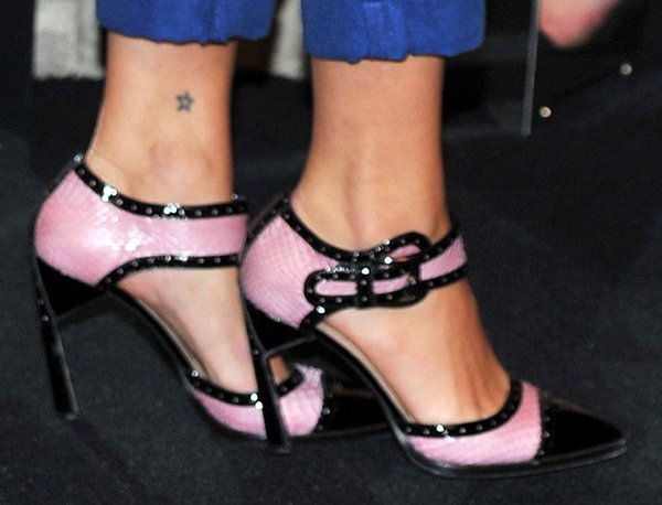 Pixie Geldof's sexy feet in pink snakeskin heels