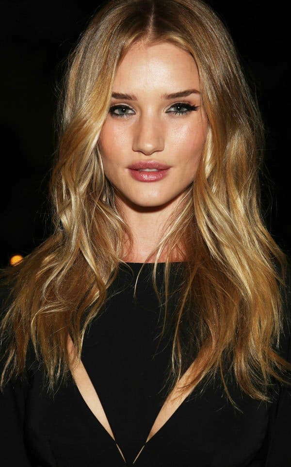 Rosie Huntington-Whiteley with loosely curled hair and simple makeup focusing on black eyeliner to accentuate her green eyes