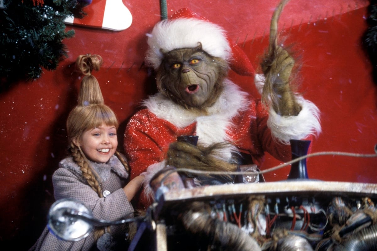 Taylor Momsen as Cindy Lou Who shares a festive moment with Jim Carrey's Grinch in How the Grinch Stole Christmas (2000)