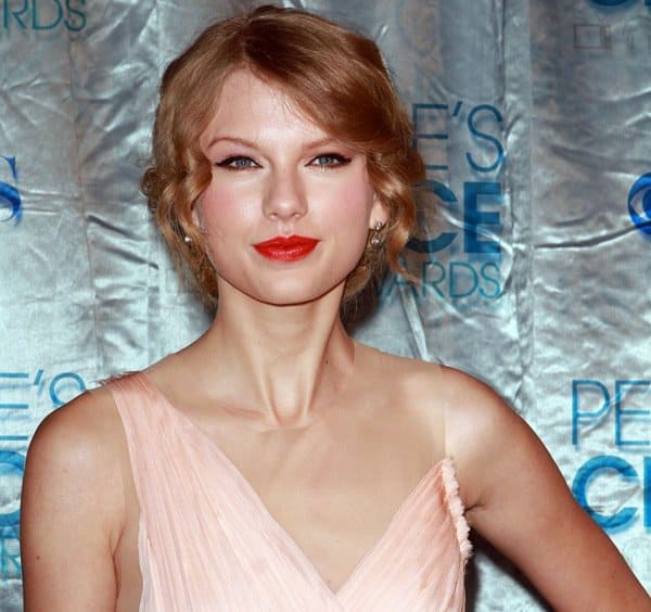 Taylor Swift styled her peach J. Mendel dress with Neil Lane jewelry