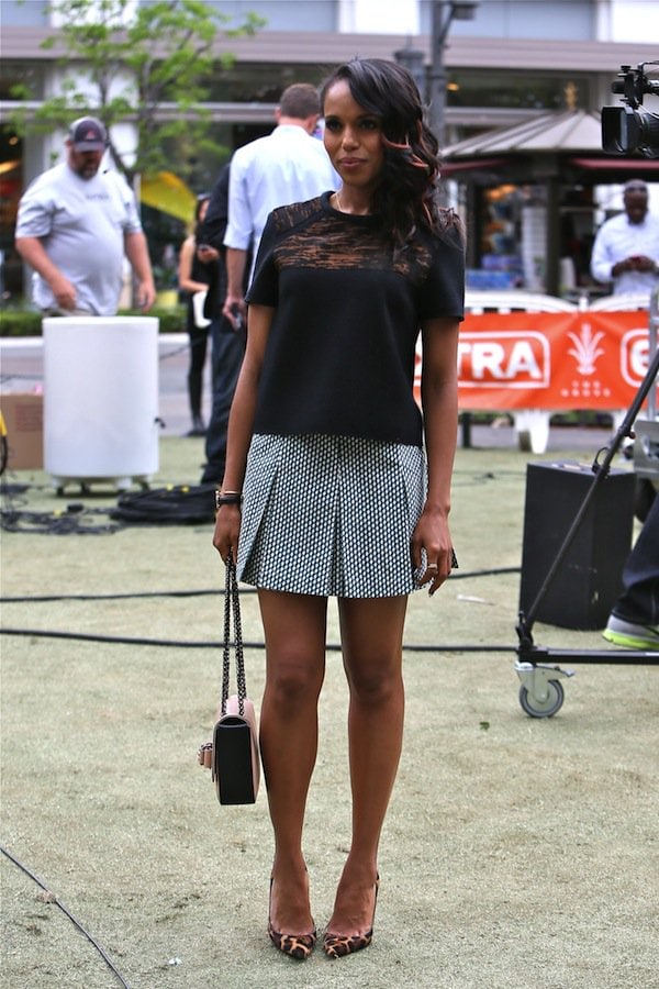 Kerry Washington opting for casual comfort on the set of Extra at The Grove in Los Angeles, California, on May 8, 2013