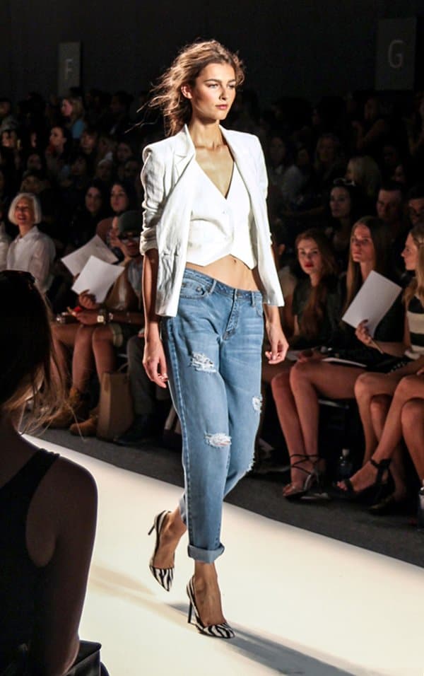 Model rocks Rachel Zoe's distressed boyfriend jeans