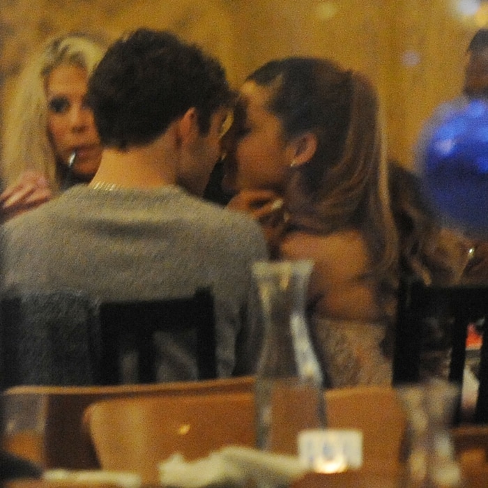 Ariana Grande and Nathan Sykes were kissing and cuddling while on a dinner date