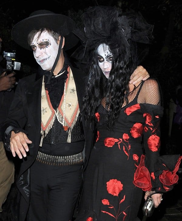 Kate Moss and Jamie Hince dressed as skeletons for Día de Muertos