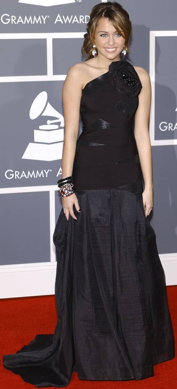 Singer/actress Miley Cyrus arrives at the 51st Annual Grammy Awards