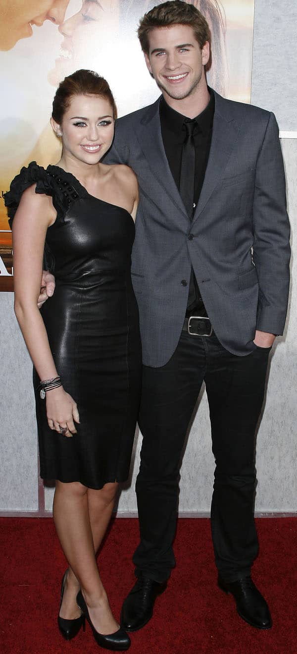 Actor Liam Hemsworth and actress/singer Miley Cyrus arrive at the "The Last Song" Los Angeles premiere