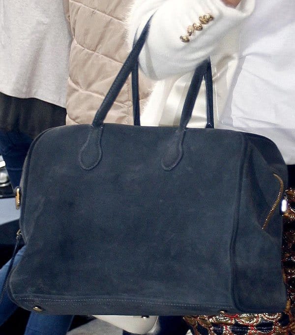 Miranda Kerr showing off her handbag