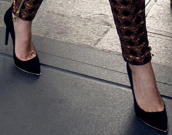Miranda Kerr steps out in sleek Balmain suede pumps, effortlessly blending comfort and sophistication with her chic Parisian ensemble