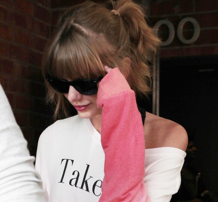 Taylor Swift wearing a Wildfox Take Me to Paris baggy sweatshirt