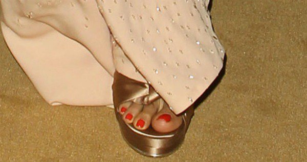 Freida Pinto's pedicured toes in satin platform sandals