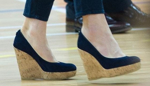 Kate Middleton playing volleyball in Stuart Weitzman wedges