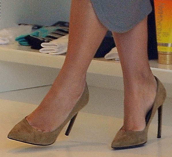 Kim Kardashian's Saint Laurent 'Paris' pumps in suede add a sophisticated touch to her outfit