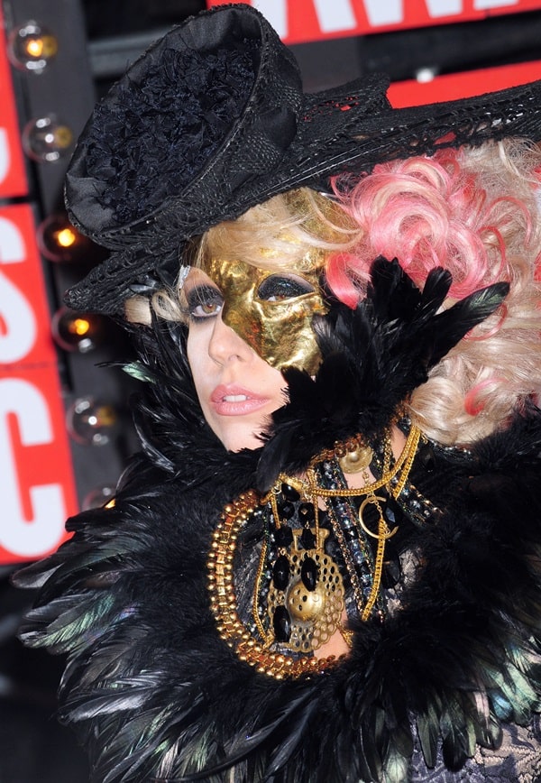 Lady Gaga's feathered neck brace by Keko Hainswheeler