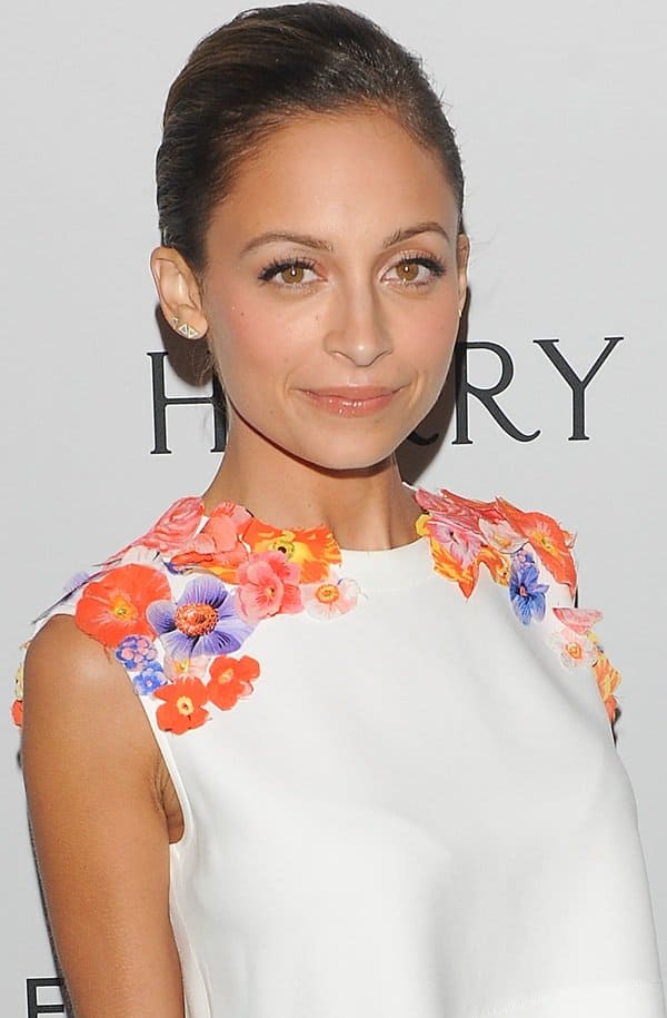 Nicole Richie's white top with floral embroidery from Alberta Ferretti