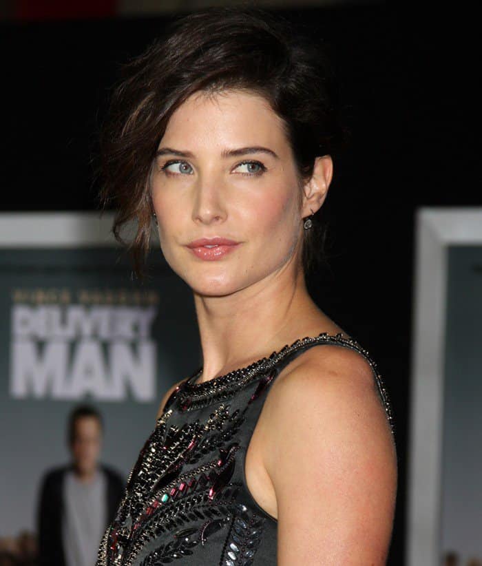 Cobie Smulders' hair was swept to one side