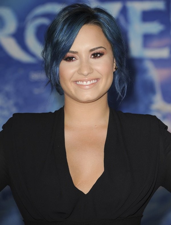 Demi Lovato wears her blue hair up for the premiere of "Frozen"