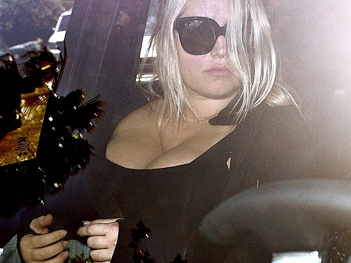 Jessica Simpson post-pregnancy leaving her personal trainer's house in Los Angeles (June 6, 2012)