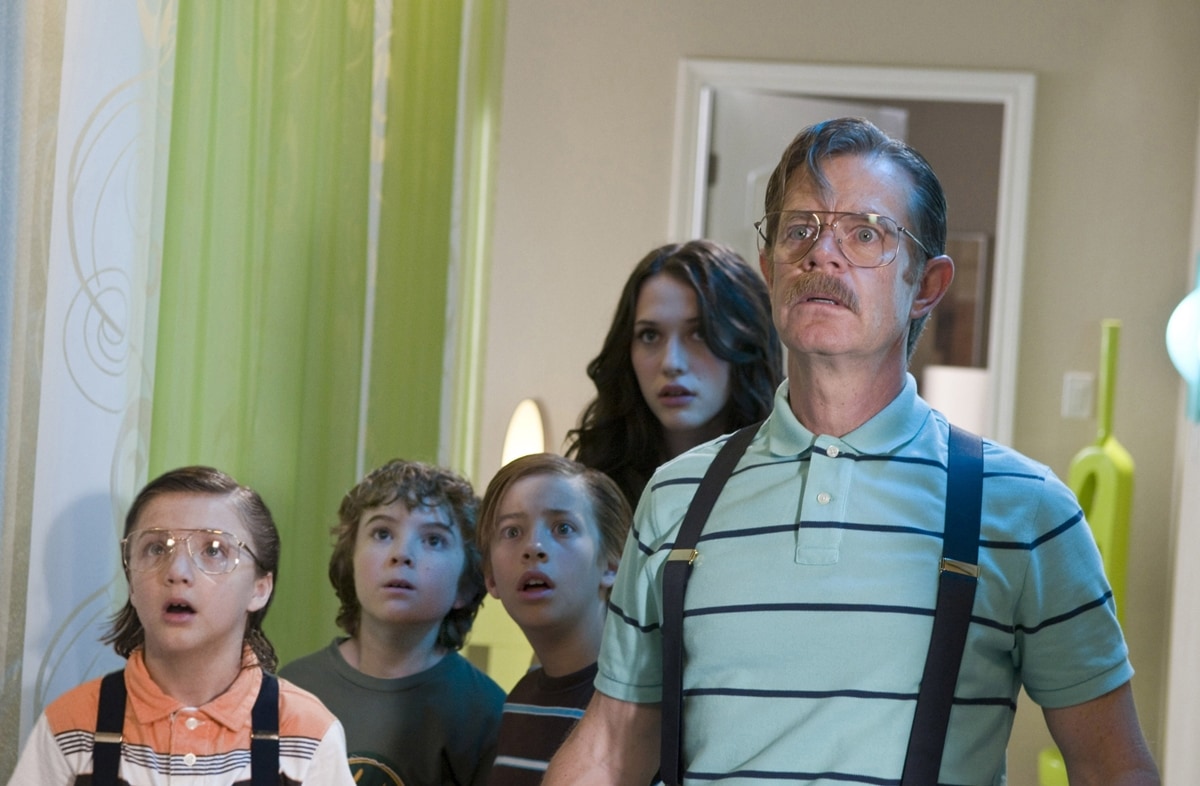 Jake Short, Trevor Gagnon, Jimmy Bennett, Kat Dennings, and William H. Macy in the 2009 American comic fantasy family film Shorts