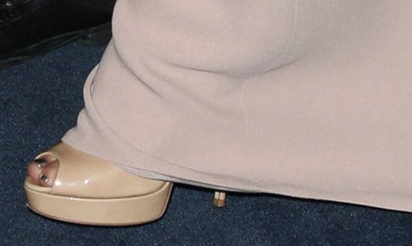 Kate Hudson shows off her feet in Jimmy Choo "Crown" peep-toe platform pumps