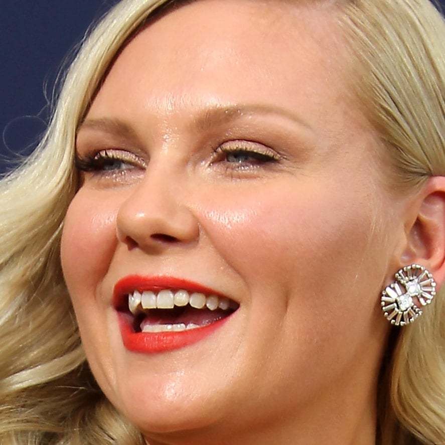 Kirsten Dunst's crooked teeth at the 2018 Emmy Awards