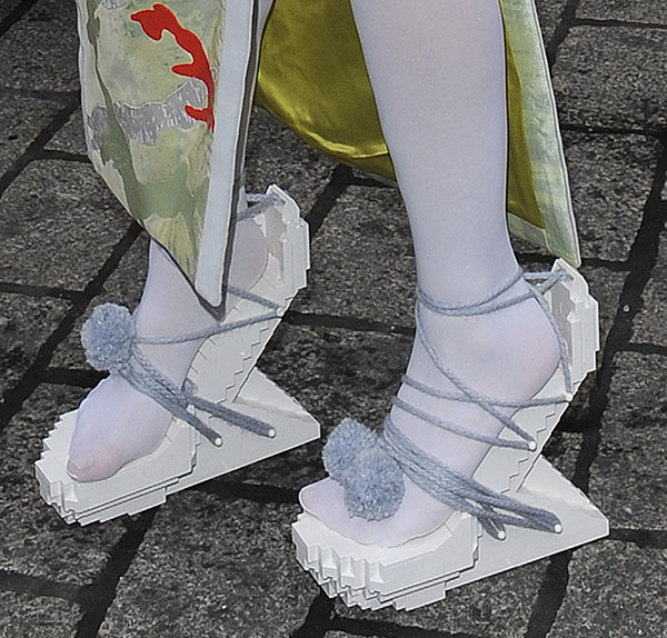 Lady Gaga's sandals are heel-less with zigzag/lego effect all over