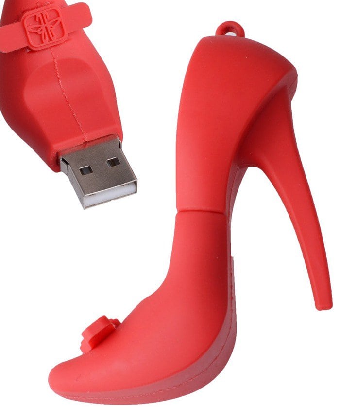 The fashionable design makes it easily distinguishable from everyone else's flash drive