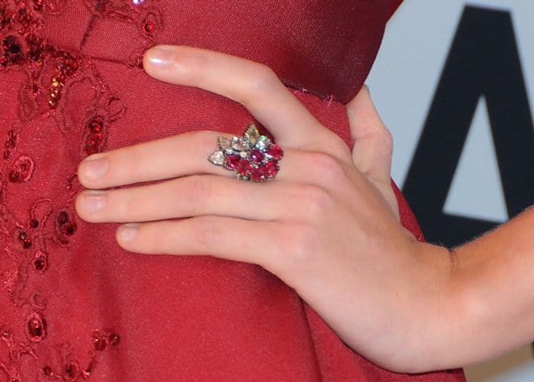 Taylor Swift showcasing her dazzling Lorraine Schwartz ring