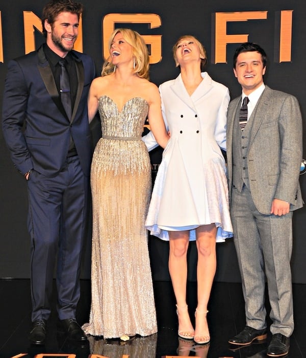 Liam Hemsworth, Elizabeth Banks, Jennifer Lawrence and Josh Hutcherson pose for photos at the German premiere of "The Hunger Games: Catching Fire"