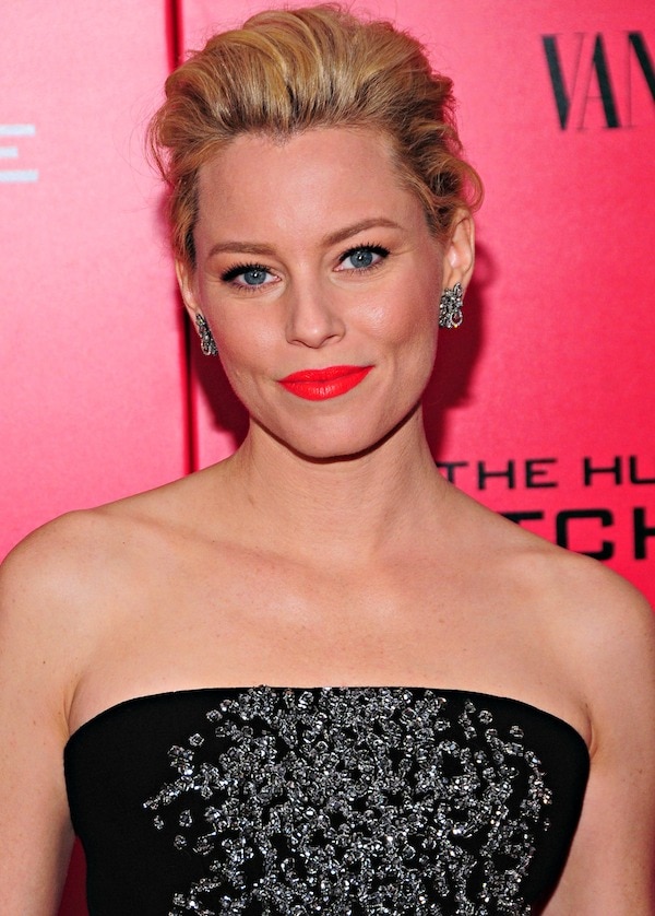 Elizabeth Banks wears a Jenny Packham jumpsuit and bright red lipstick on the red carpet