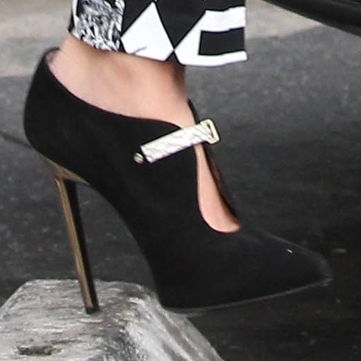 Kourtney Kardashian shows off her black high heels