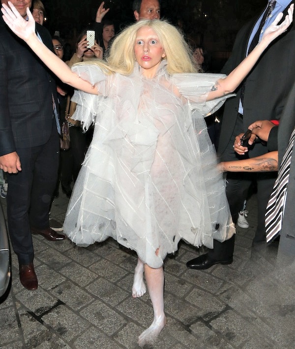 lady-gaga-arriving-at-london-hotel.jpg