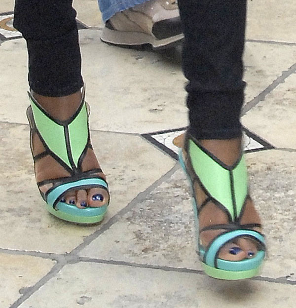 Gabrielle Union's perfect toes in green heels